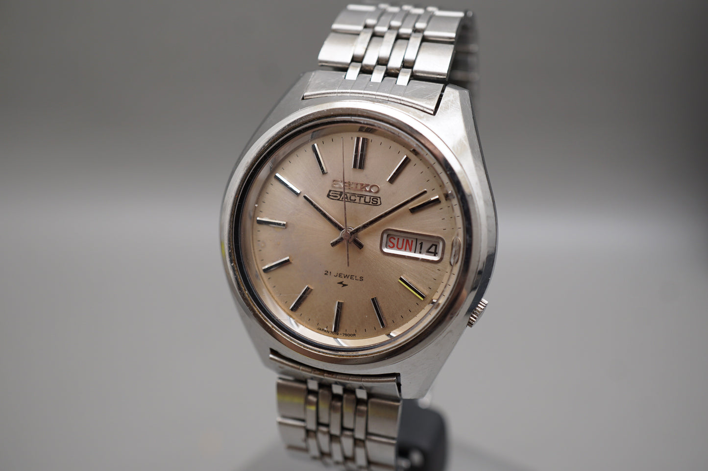 Vintage 1975 Seiko 5 Actus 7019-7060 Champagne Dial JDM Automatic Watch