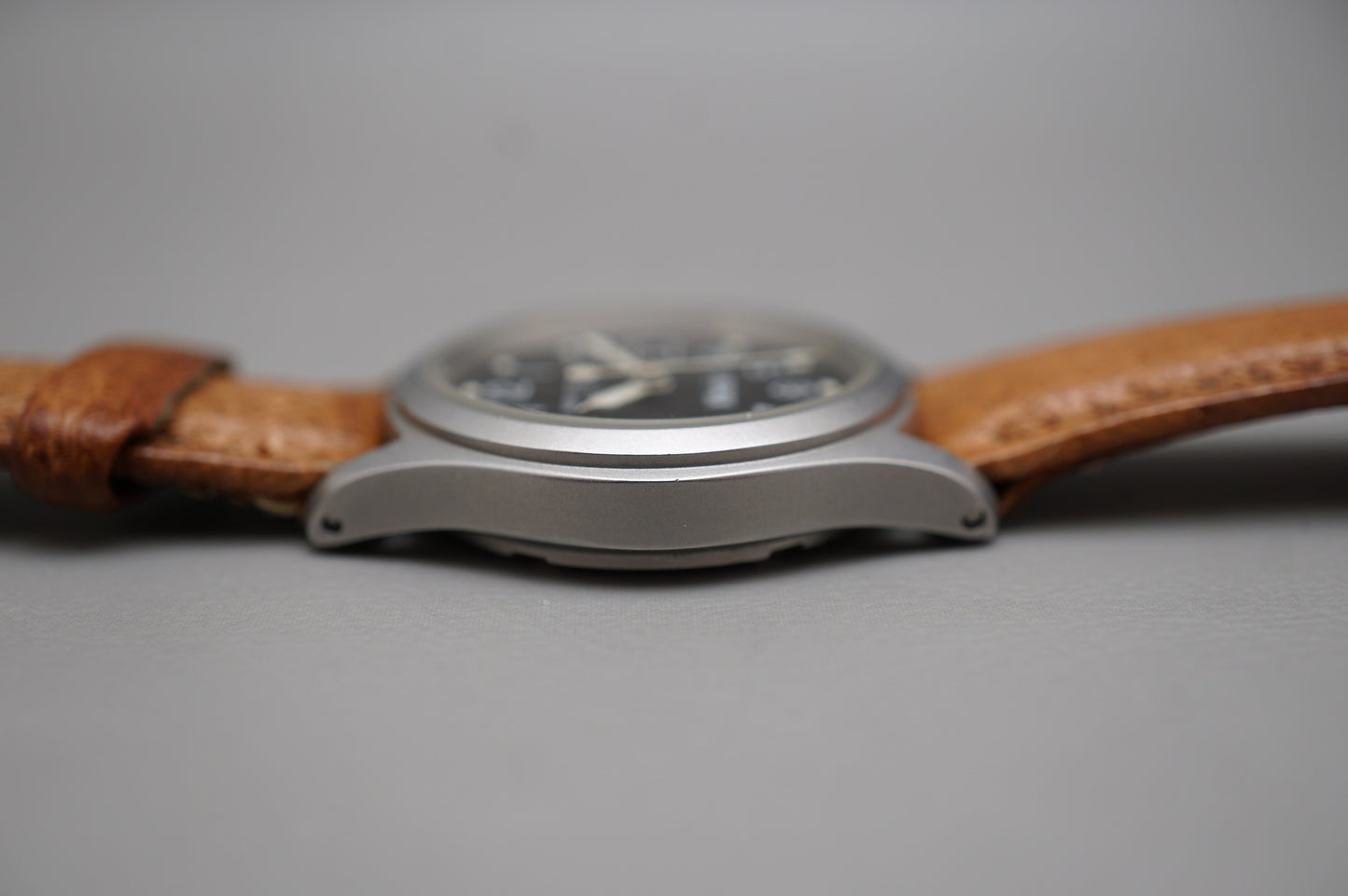 Vintage Hamilton Khaki 9771 Field Black Dial Ladies Quartz Watch Datewheel Issue
