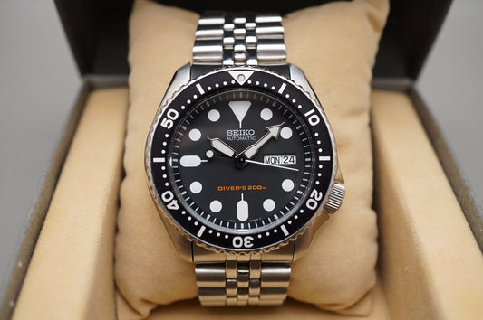 Seiko SKX007 7S26 Black Dial Divers 200M Automatic Watch Original Bracelet Box