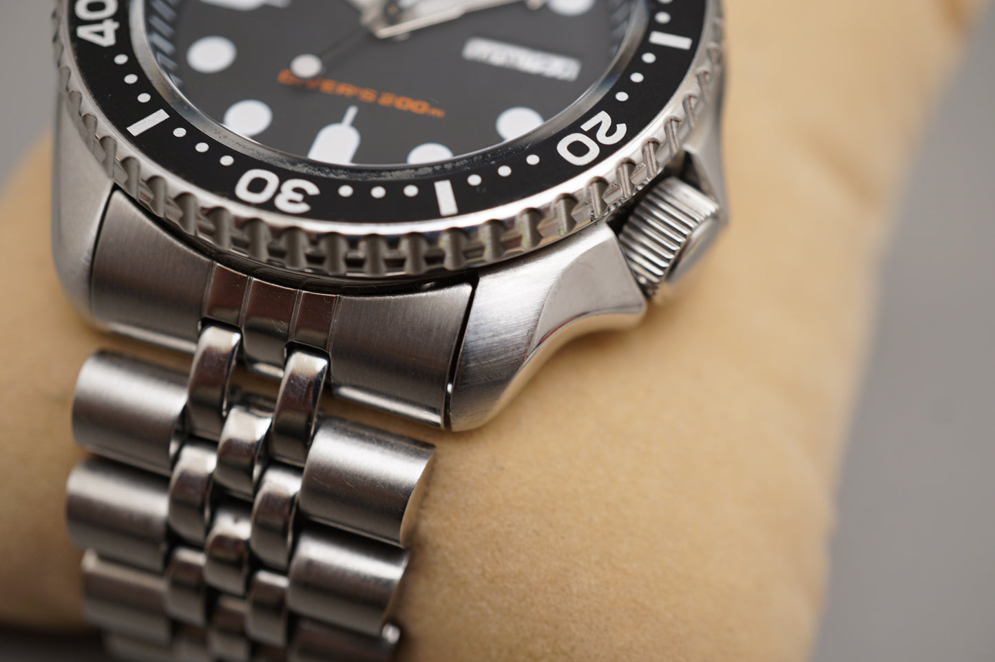 Seiko SKX007 7S26 Black Dial Divers 200M Automatic Watch Original Bracelet Box