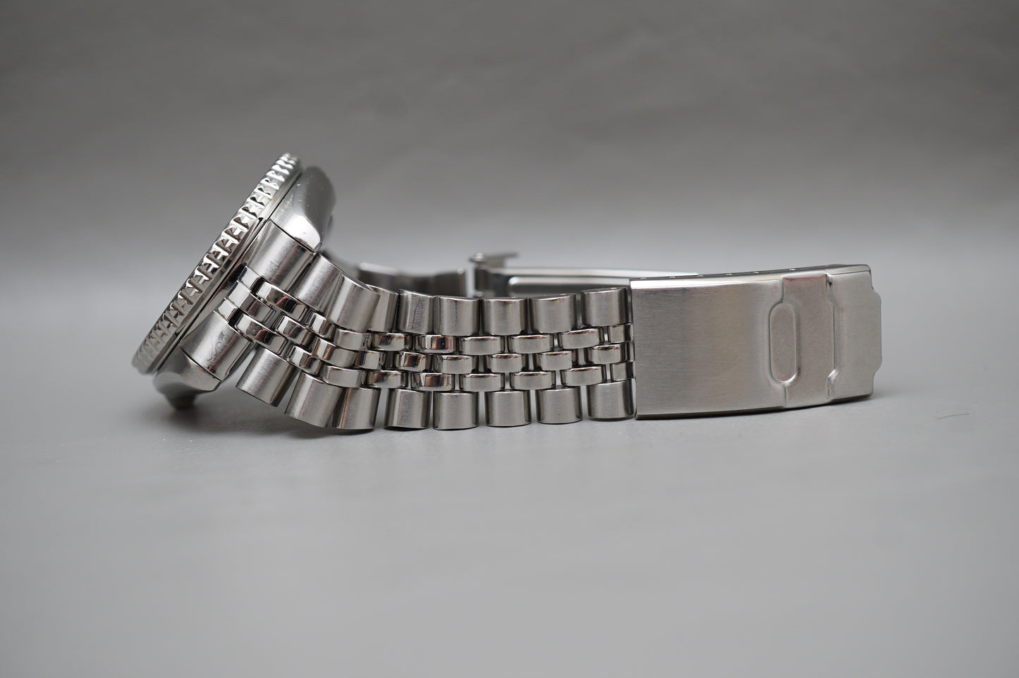 Seiko SKX007 7S26 Black Dial Divers 200M Automatic Watch Original Bracelet Box