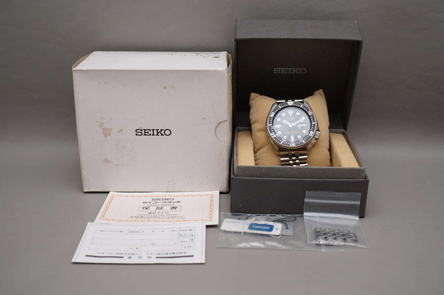 Seiko SKX007 7S26 Black Dial Divers 200M Automatic Watch Original Bracelet Box