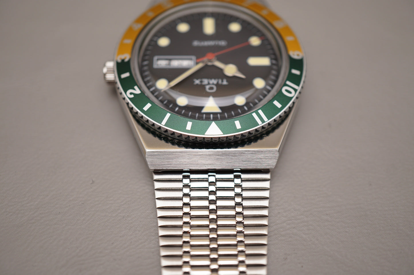 New Timex TW2U61000 Q Orange Blue Reissue Quartz Diver Inspired Watch