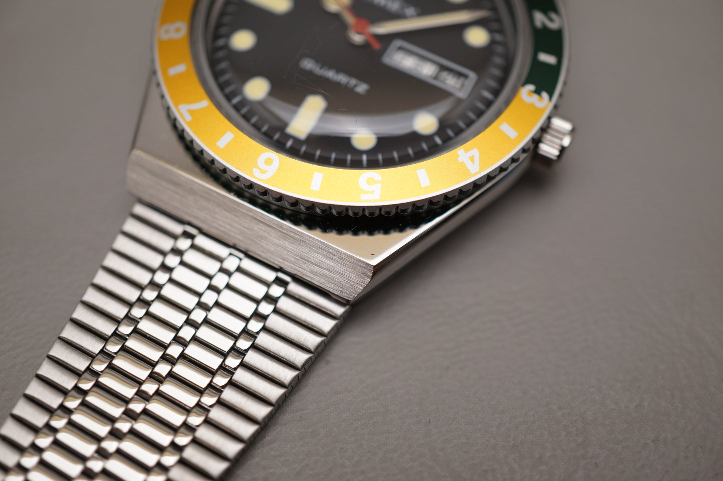 New Timex TW2U61000 Q Orange Blue Reissue Quartz Diver Inspired Watch