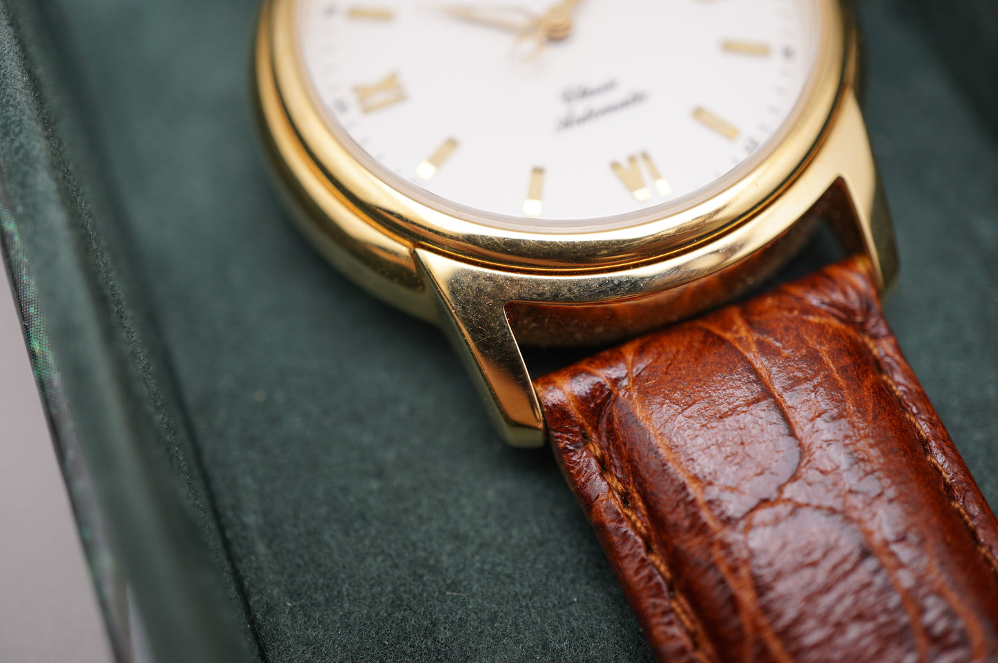 Vintage 2001 Bulova BVC303 Gold Tone Classic Automatic Dress Watch