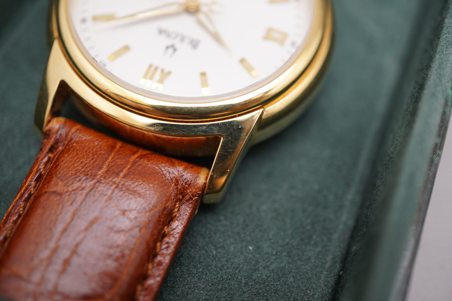 Vintage 2001 Bulova BVC303 Gold Tone Classic Automatic Dress Watch