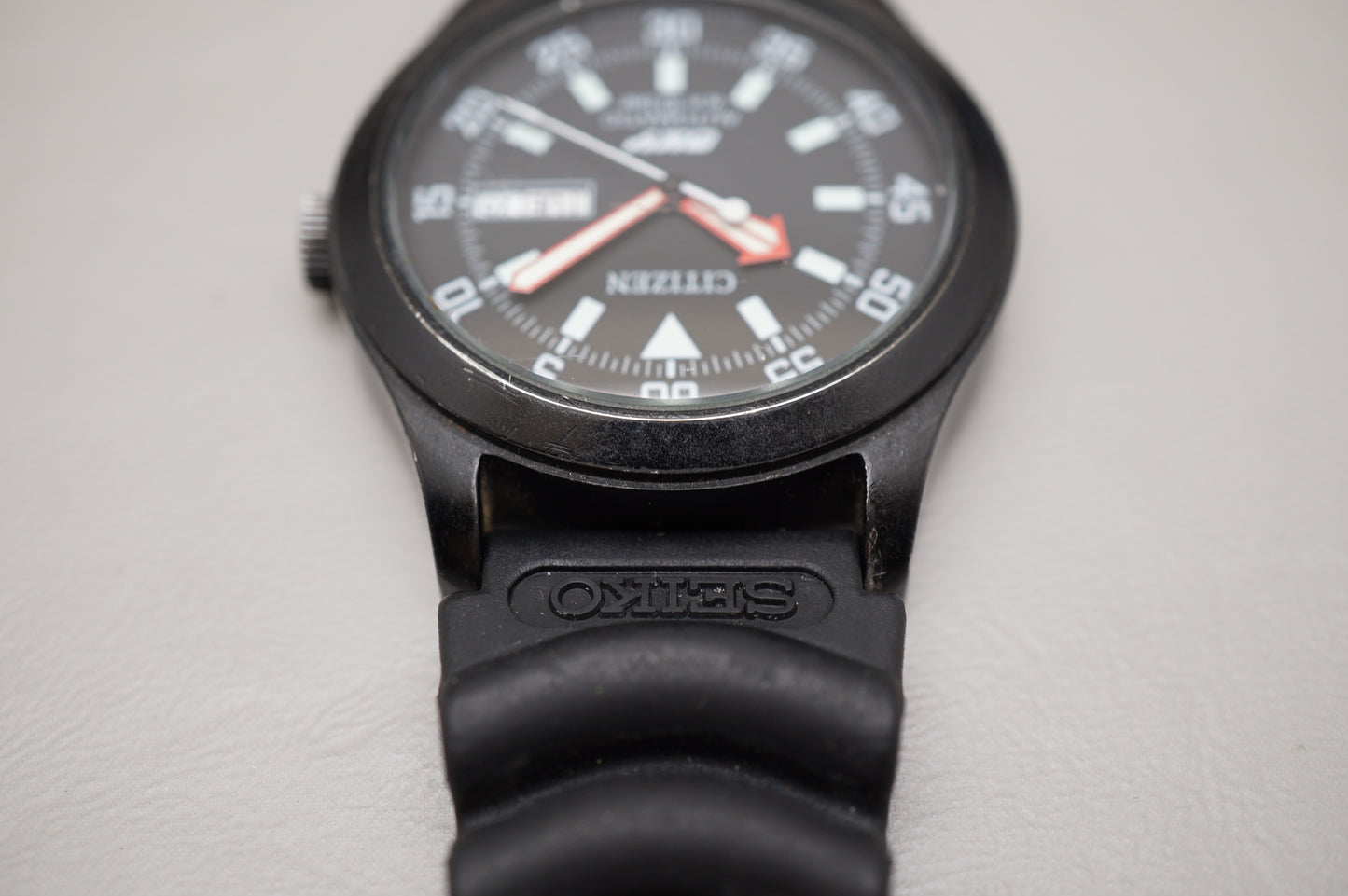 Vintage Citizen OXY 8200-S81926 Black Dial Field Style Automatic Watch