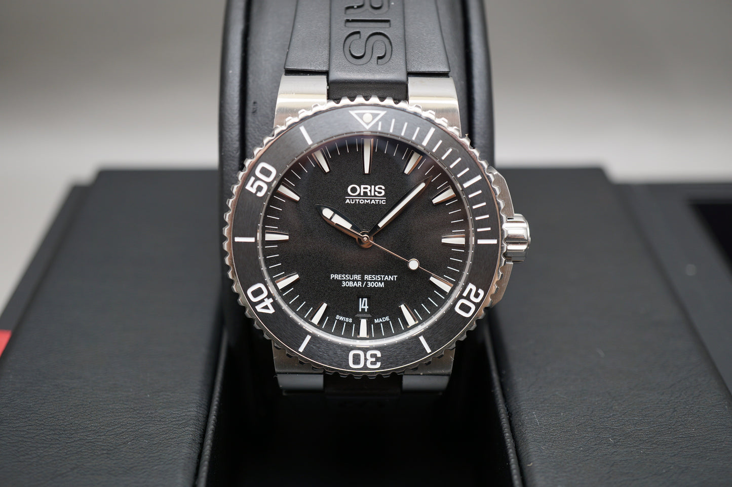 Oris Aquis Date 01 733 7653 4154-07 4 26 34EB Black Dial 300M Automatic Watch