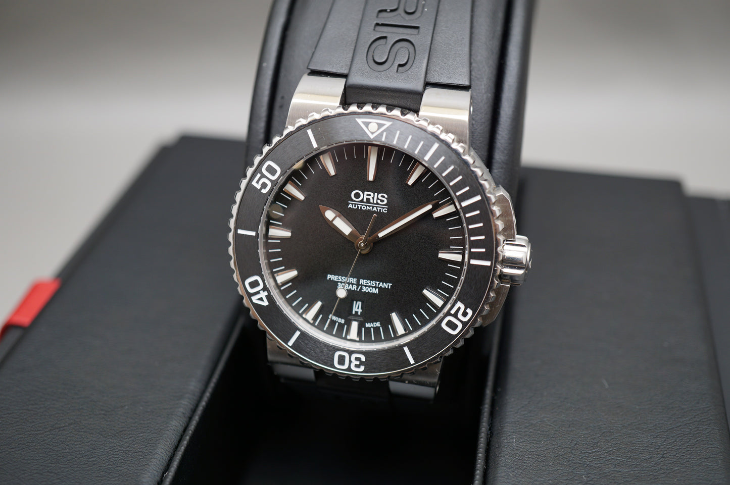 Oris Aquis Date 01 733 7653 4154-07 4 26 34EB Black Dial 300M Automatic Watch