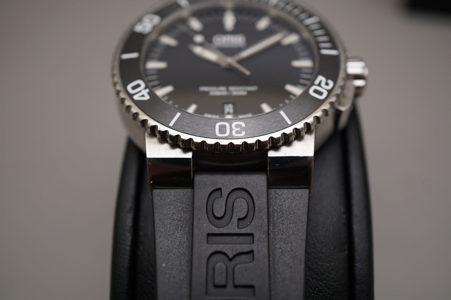 Oris Aquis Date 01 733 7653 4154-07 4 26 34EB Black Dial 300M Automatic Watch