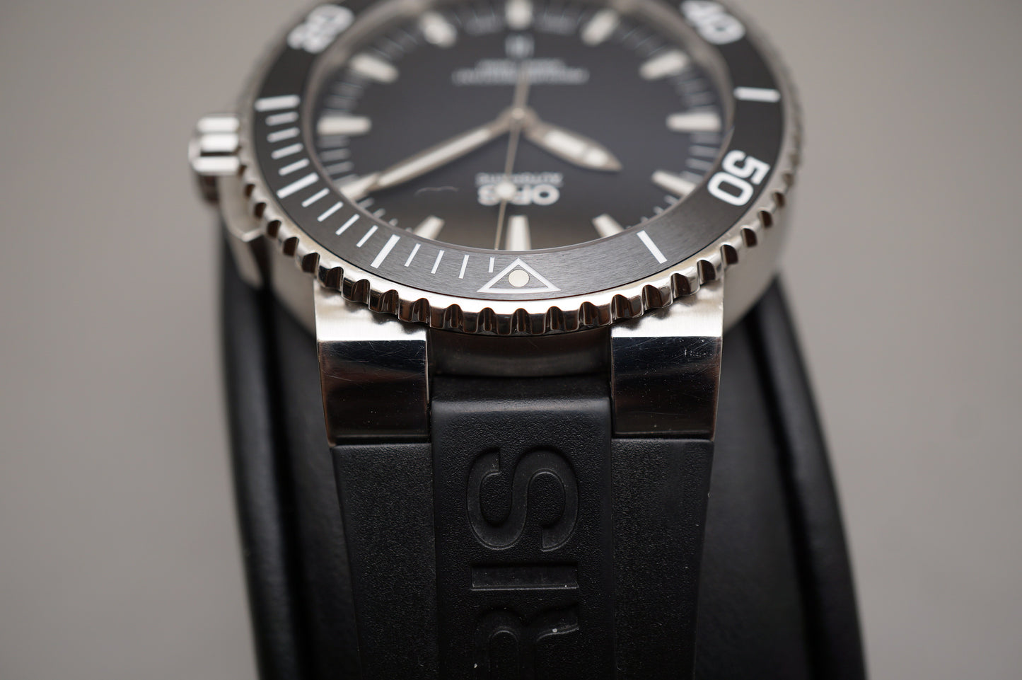 Oris Aquis Date 01 733 7653 4154-07 4 26 34EB Black Dial 300M Automatic Watch