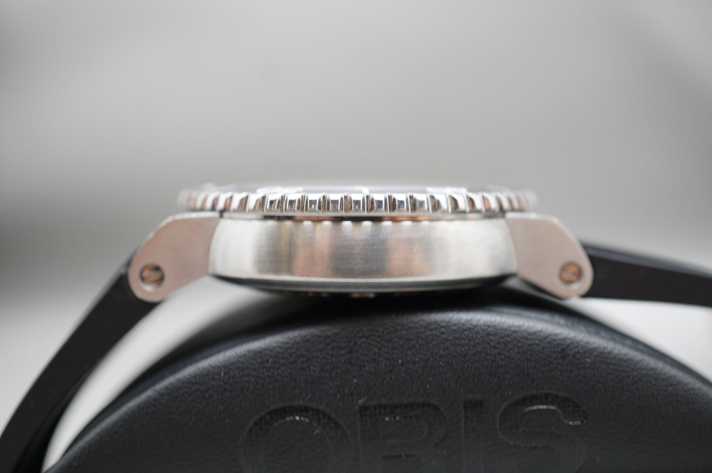 Oris Aquis Date 01 733 7653 4154-07 4 26 34EB Black Dial 300M Automatic Watch