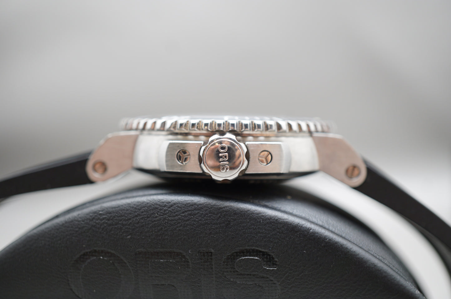 Oris Aquis Date 01 733 7653 4154-07 4 26 34EB Black Dial 300M Automatic Watch
