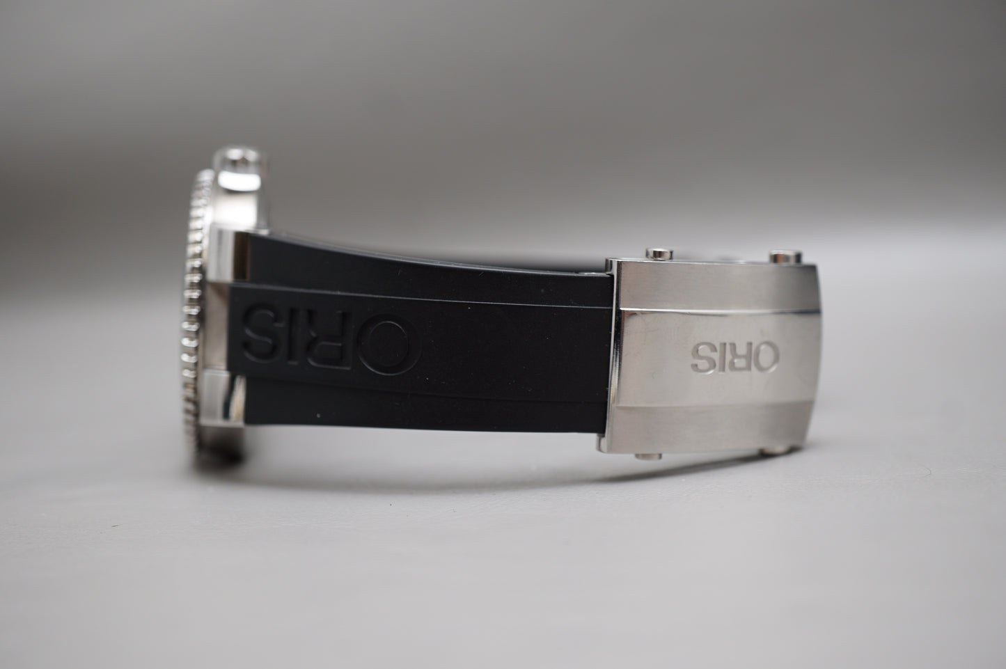Oris Aquis Date 01 733 7653 4154-07 4 26 34EB Black Dial 300M Automatic Watch