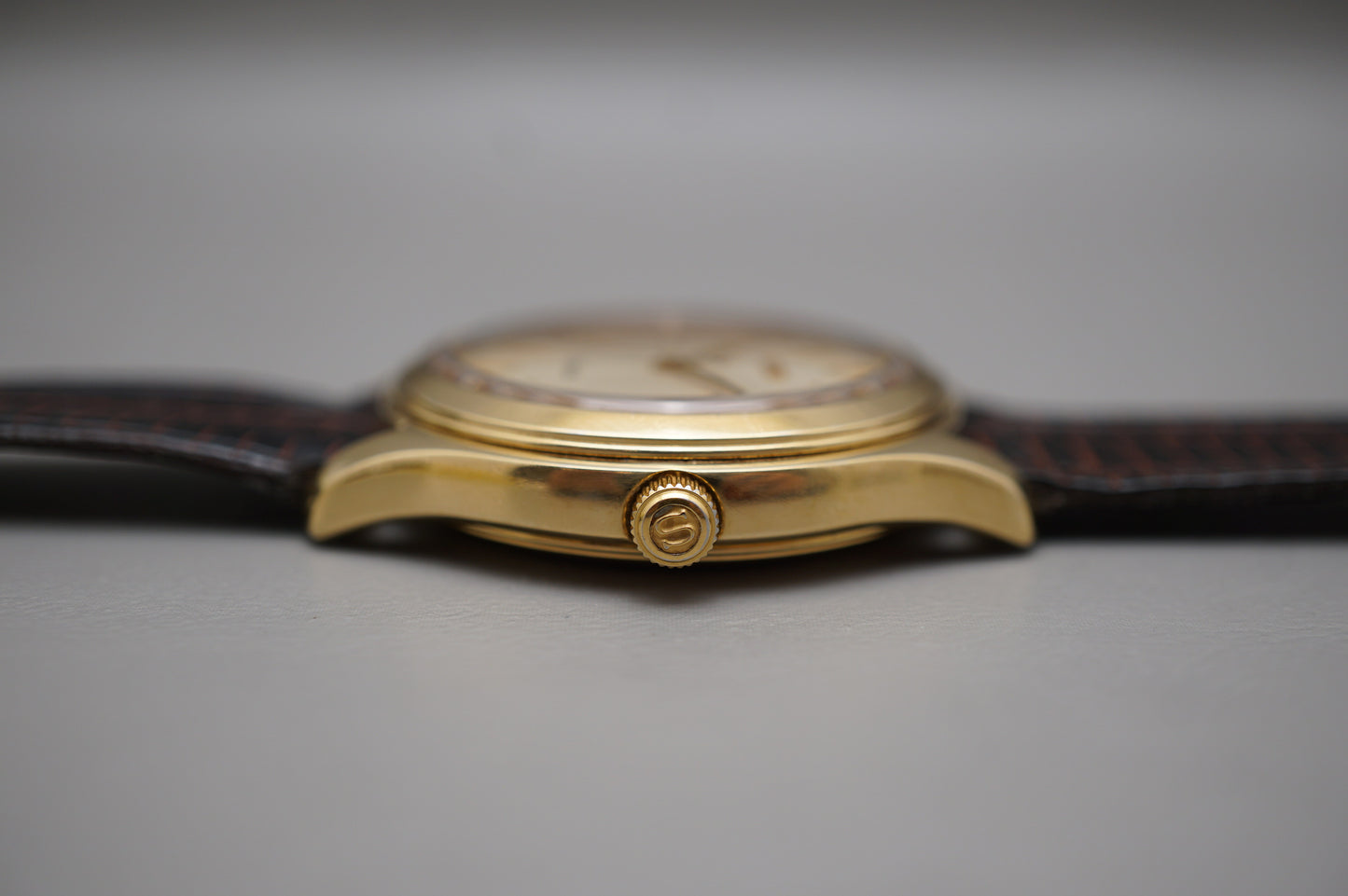 Vintage 1993 Seiko SCVK002 4S35 Gold Tone 36mm Date Automatic Watch