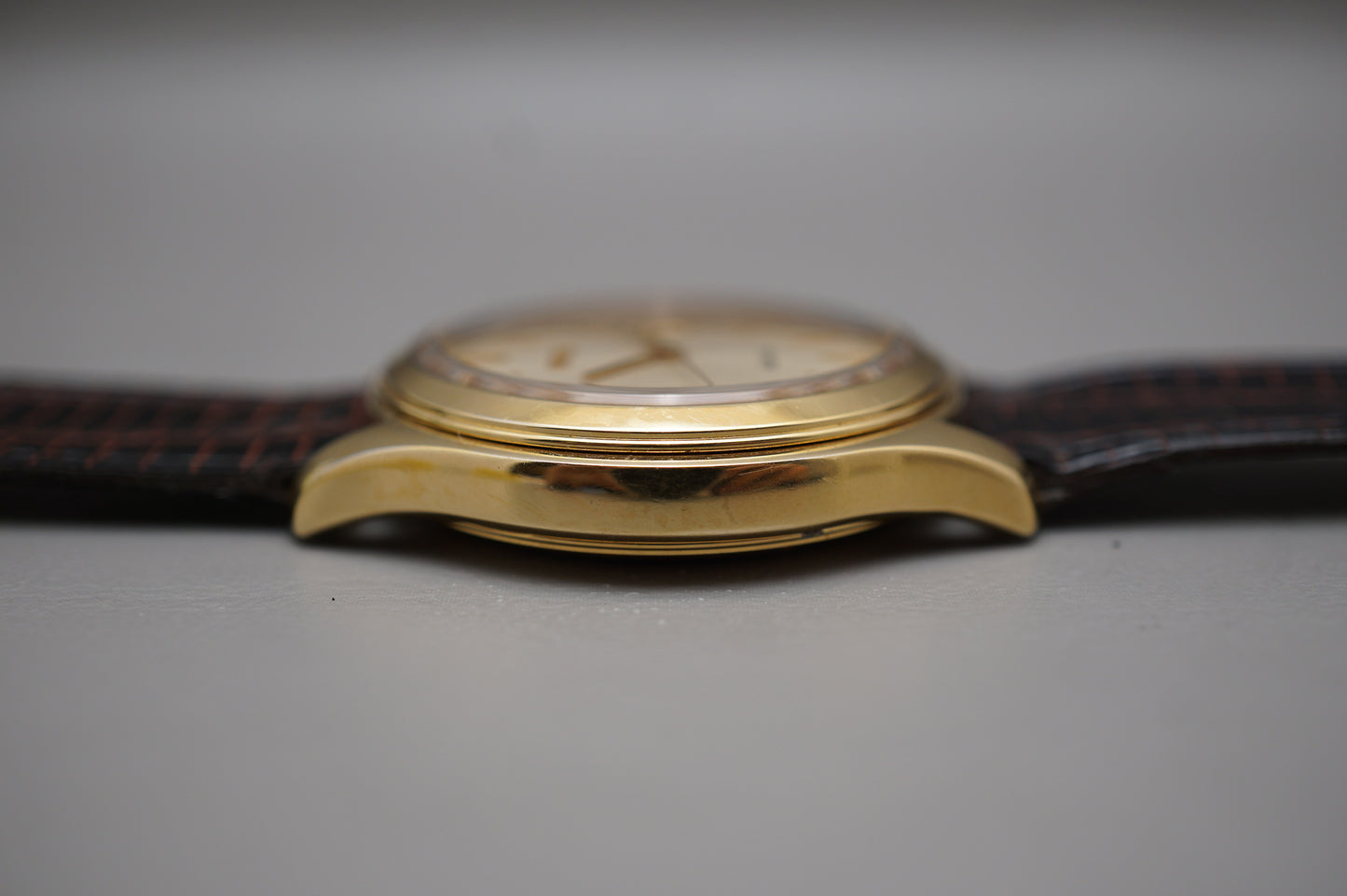 Vintage 1993 Seiko SCVK002 4S35 Gold Tone 36mm Date Automatic Watch