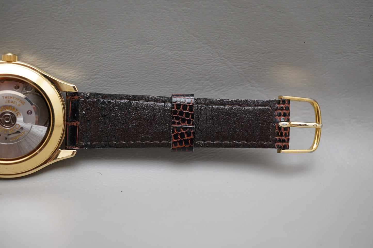 Vintage 1993 Seiko SCVK002 4S35 Gold Tone 36mm Date Automatic Watch