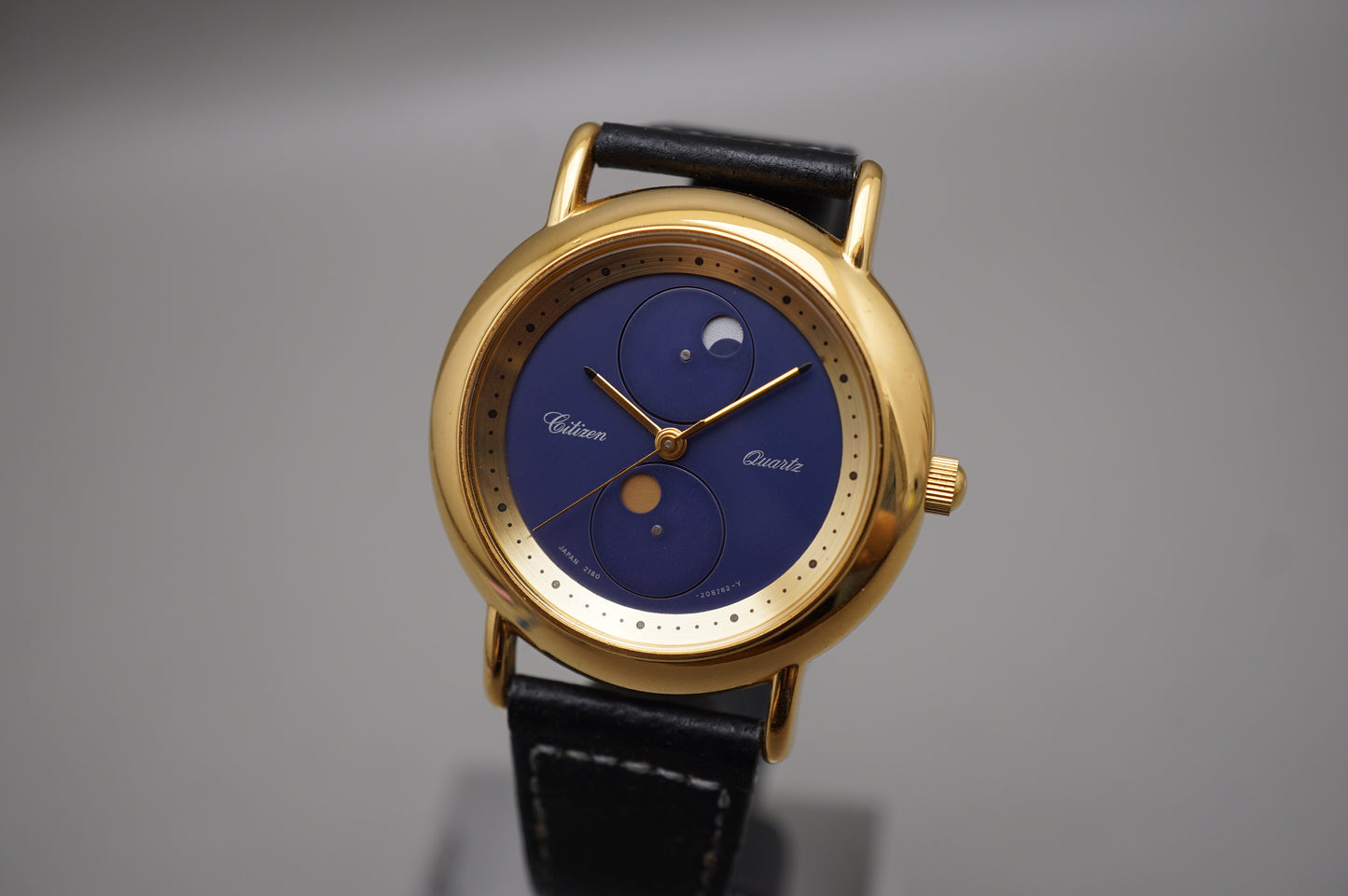 Vintage Citizen Cosmosign 2180-205472 Y Blue Dial Moonphase Sun Quartz Watch
