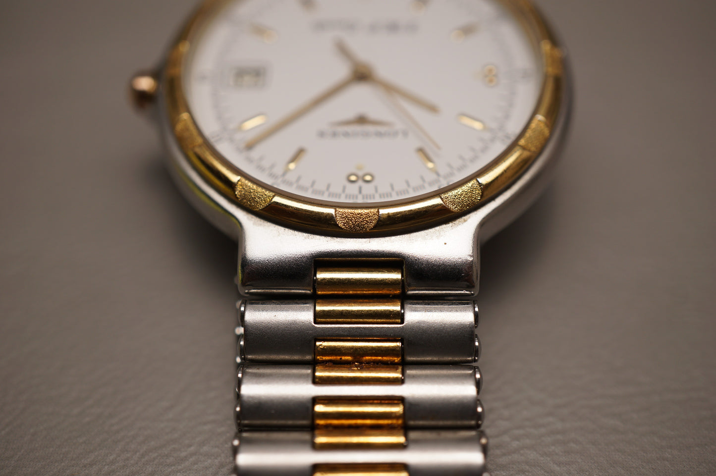 Vintage Longines L1.613.3 Two Tone Conquest V.H.P. Swiss Quartz Watch