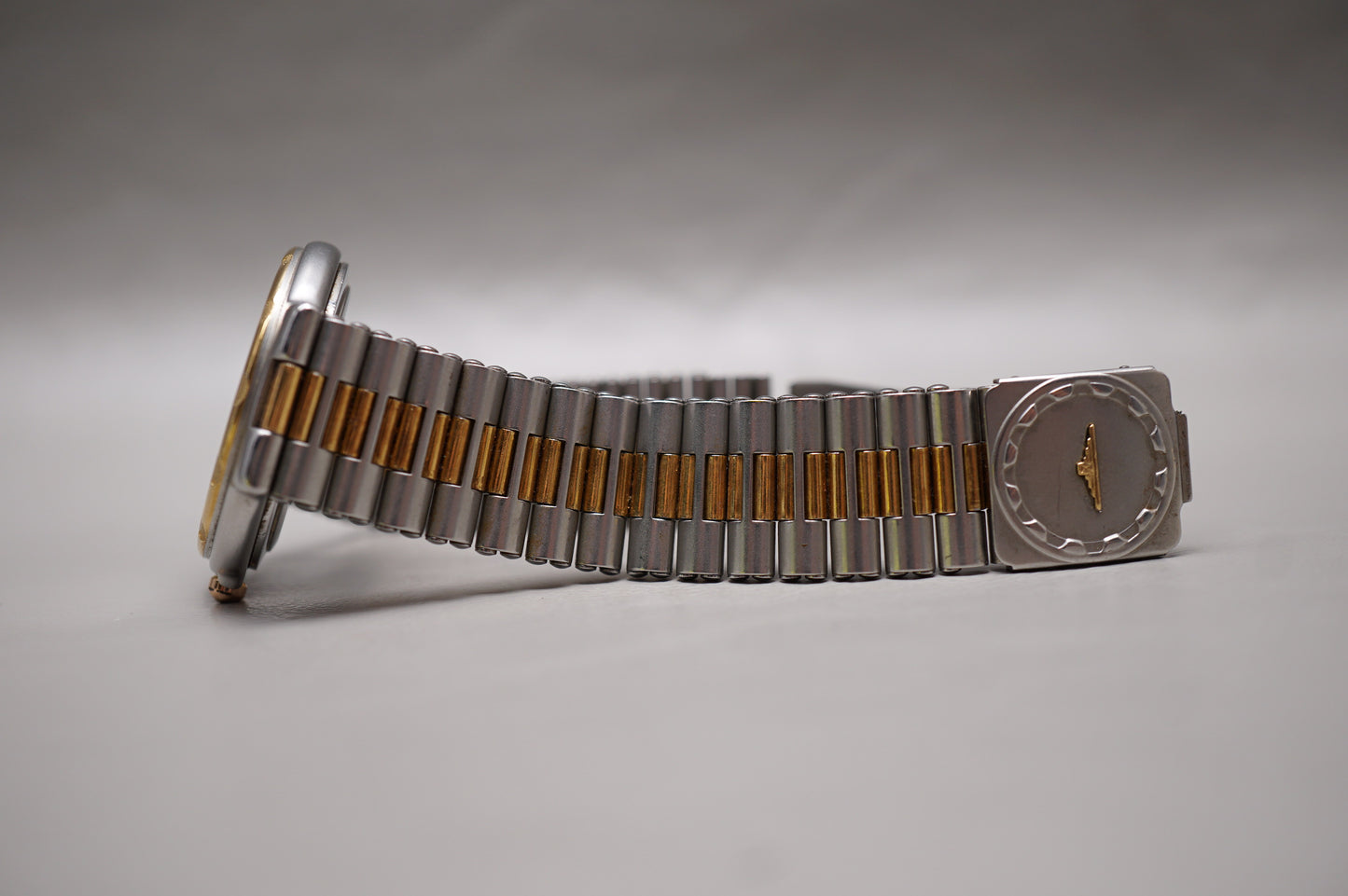 Vintage Longines L1.613.3 Two Tone Conquest V.H.P. Swiss Quartz Watch