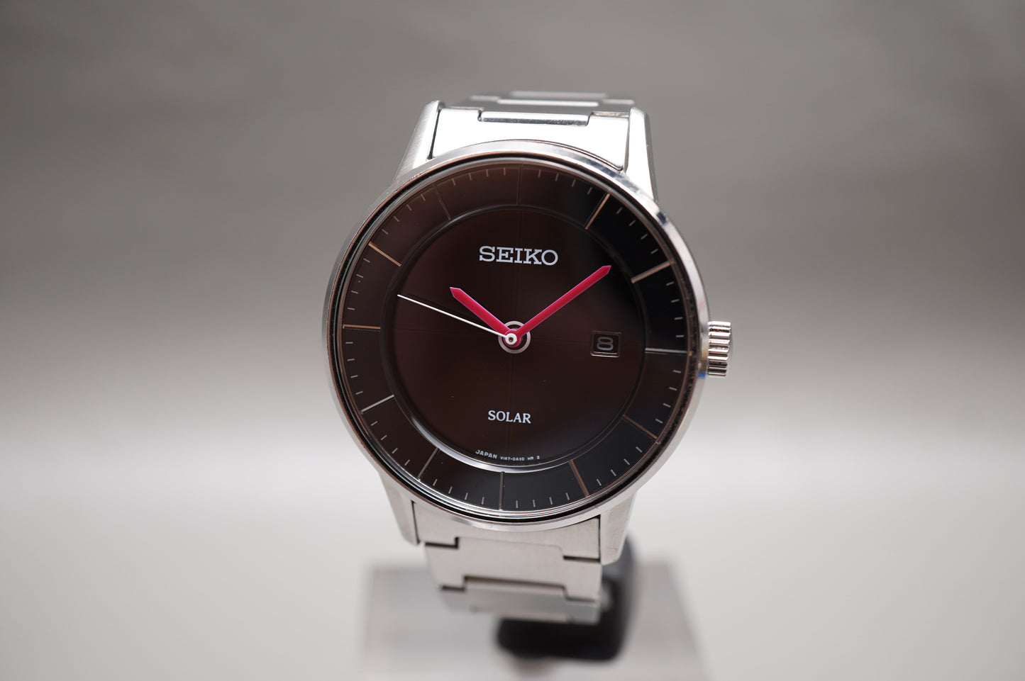 Seiko Spirit V147-0AK0 Black Dial Pink Hands Sector Dial Solar Quartz Watch