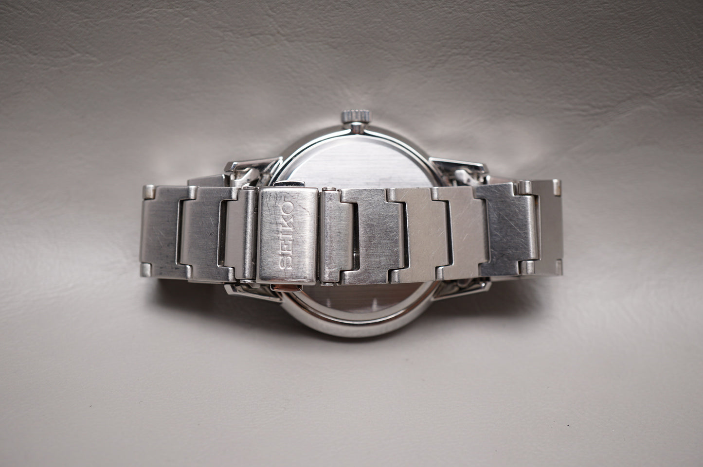 Seiko Spirit V147-0AK0 Black Dial Pink Hands Sector Dial Solar Quartz Watch