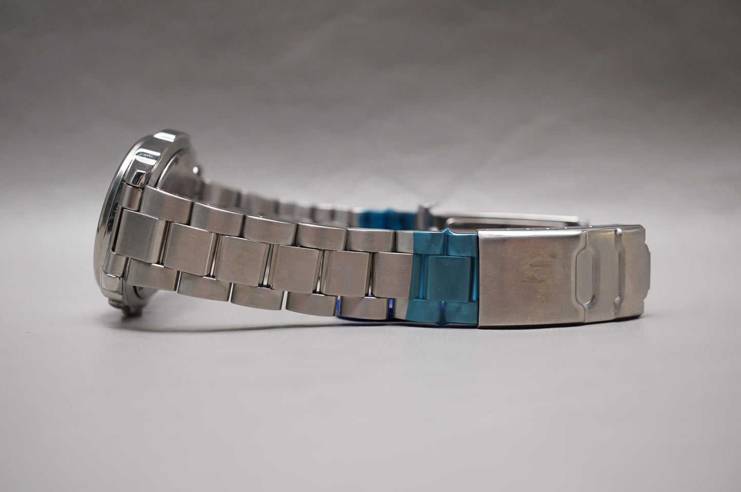 Unworn NOS Seiko SKS043P1 V657 Blue Dial Quartz Chronograph Watch