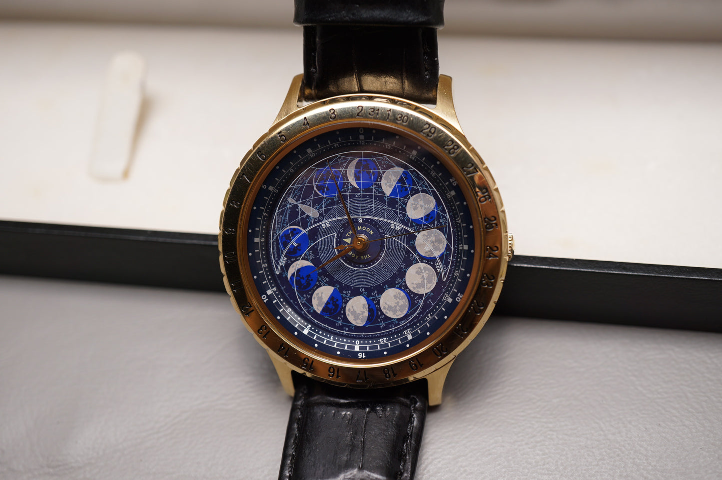 Unworn NOS Citizen Cosmosign CAL-4P85 Franklin Mint Age Of The Moon Quartz Watch