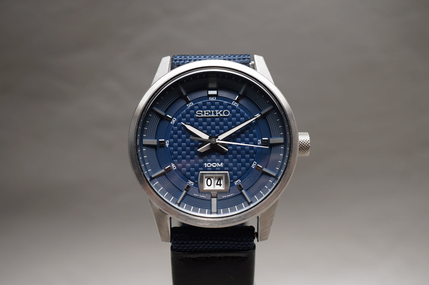 Unworn Seiko SUR287P1 6N76 Textured Blue Dial Big Date 41Mm Quartz Watch