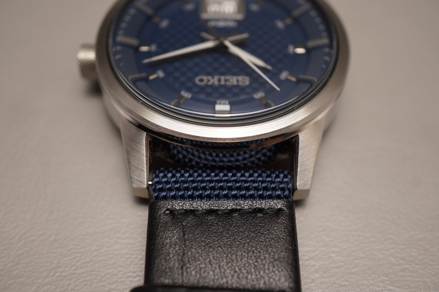 Unworn Seiko SUR287P1 6N76 Textured Blue Dial Big Date 41Mm Quartz Watch