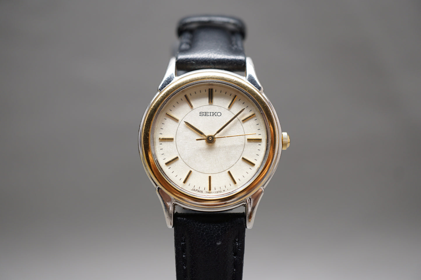 Seiko Spirit 7N01-6880 Two Tone Gold Tone Quartz Ladies Watch