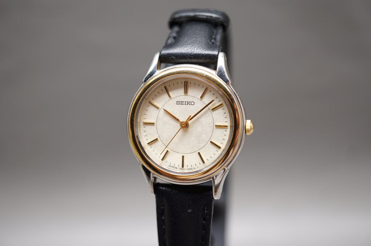 Seiko Spirit 7N01-6880 Two Tone Gold Tone Quartz Ladies Watch