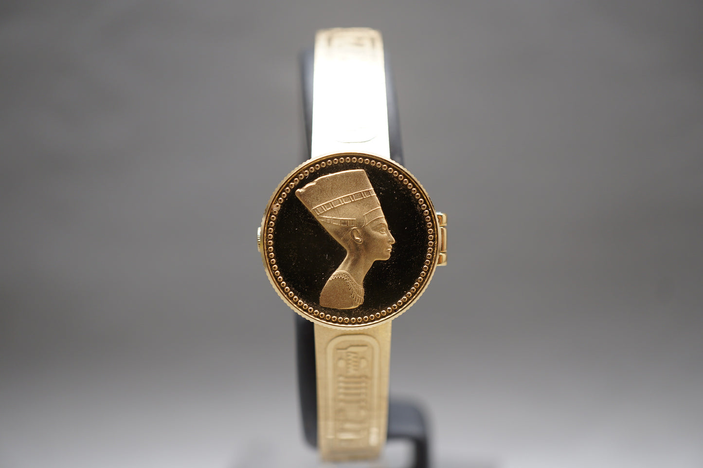 Vintage 1985 Seiko 1E20-0A20 Golden Nefertiti Bangle Ladies Quartz Watch