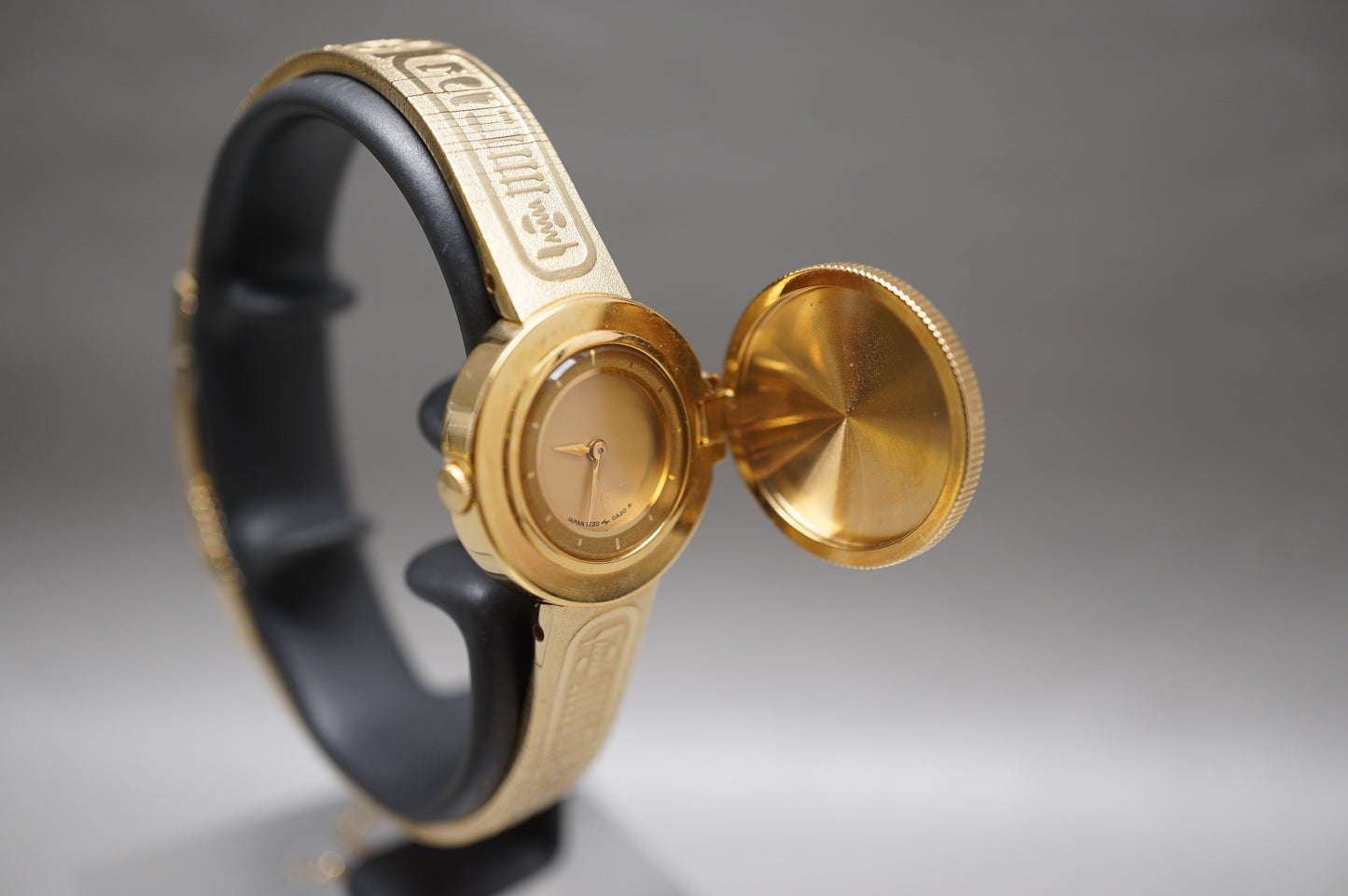 Vintage 1985 Seiko 1E20-0A20 Golden Nefertiti Bangle Ladies Quartz Watch