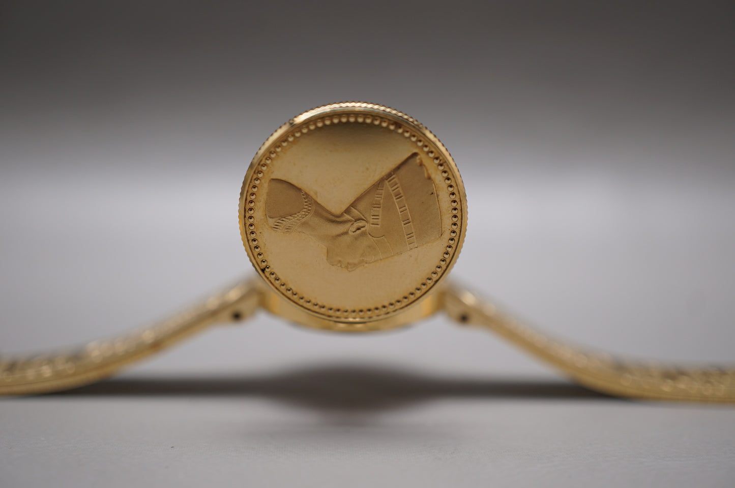 Vintage 1985 Seiko 1E20-0A20 Golden Nefertiti Bangle Ladies Quartz Watch