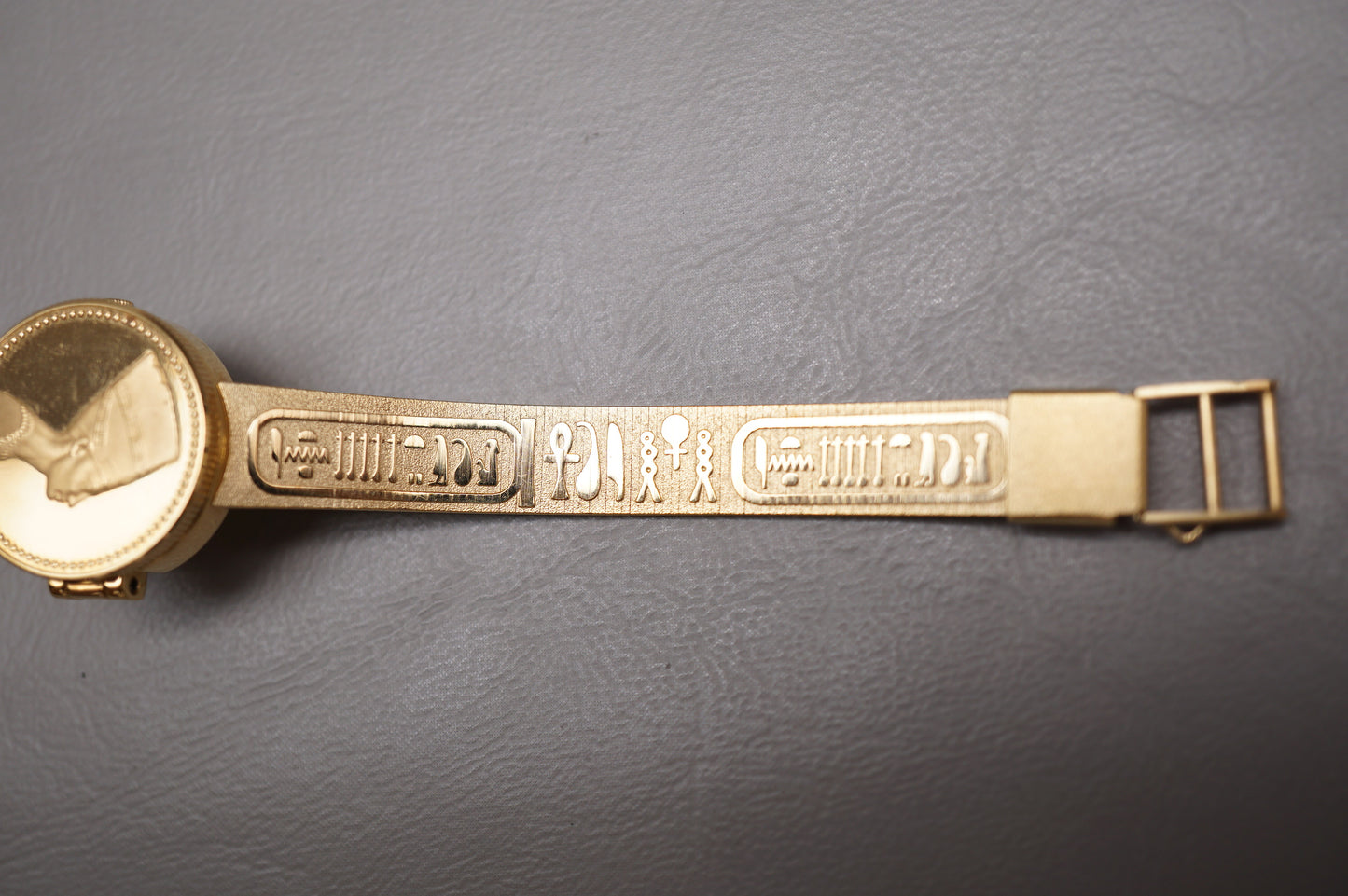 Vintage 1985 Seiko 1E20-0A20 Golden Nefertiti Bangle Ladies Quartz Watch