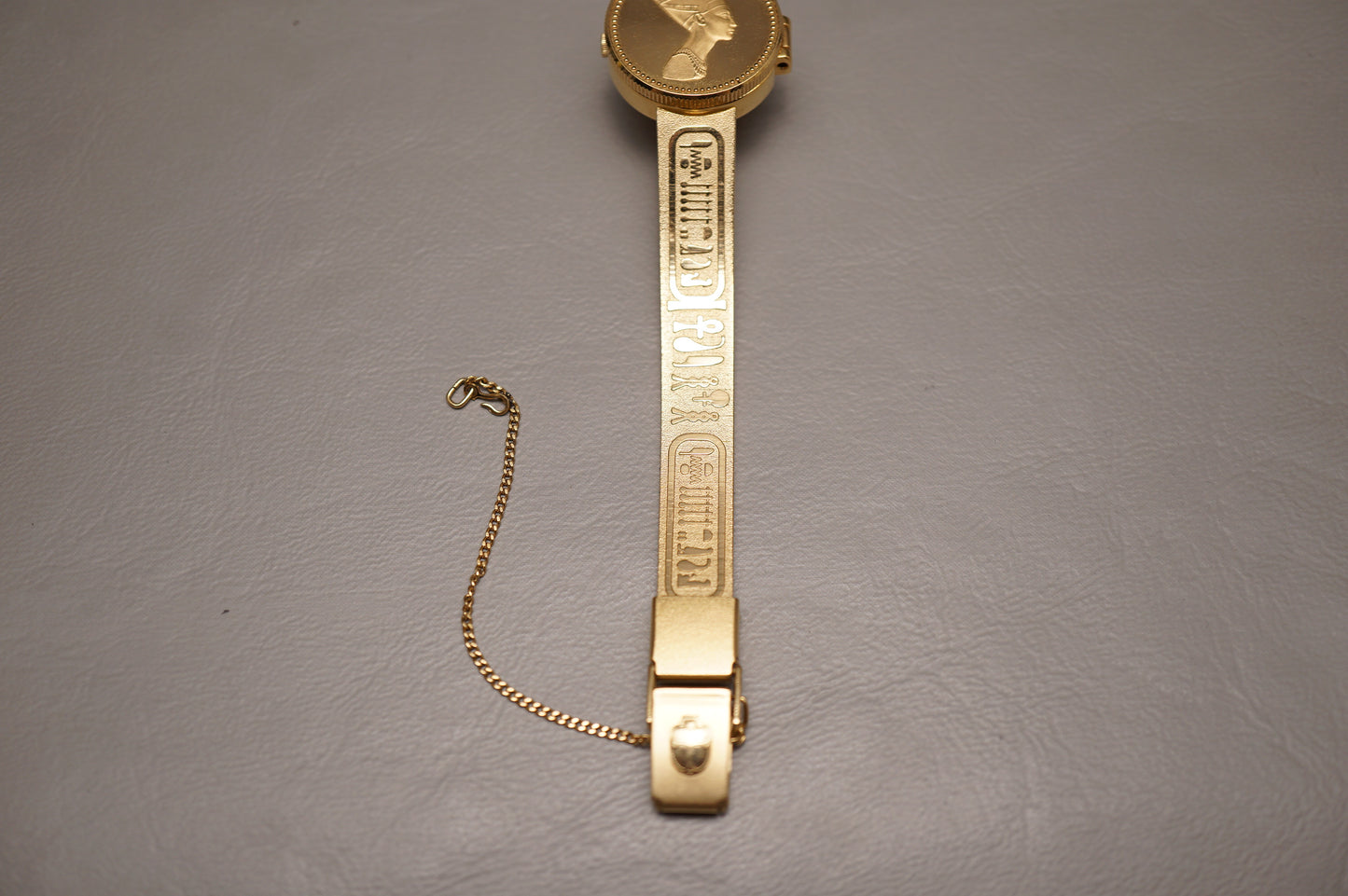 Vintage 1985 Seiko 1E20-0A20 Golden Nefertiti Bangle Ladies Quartz Watch