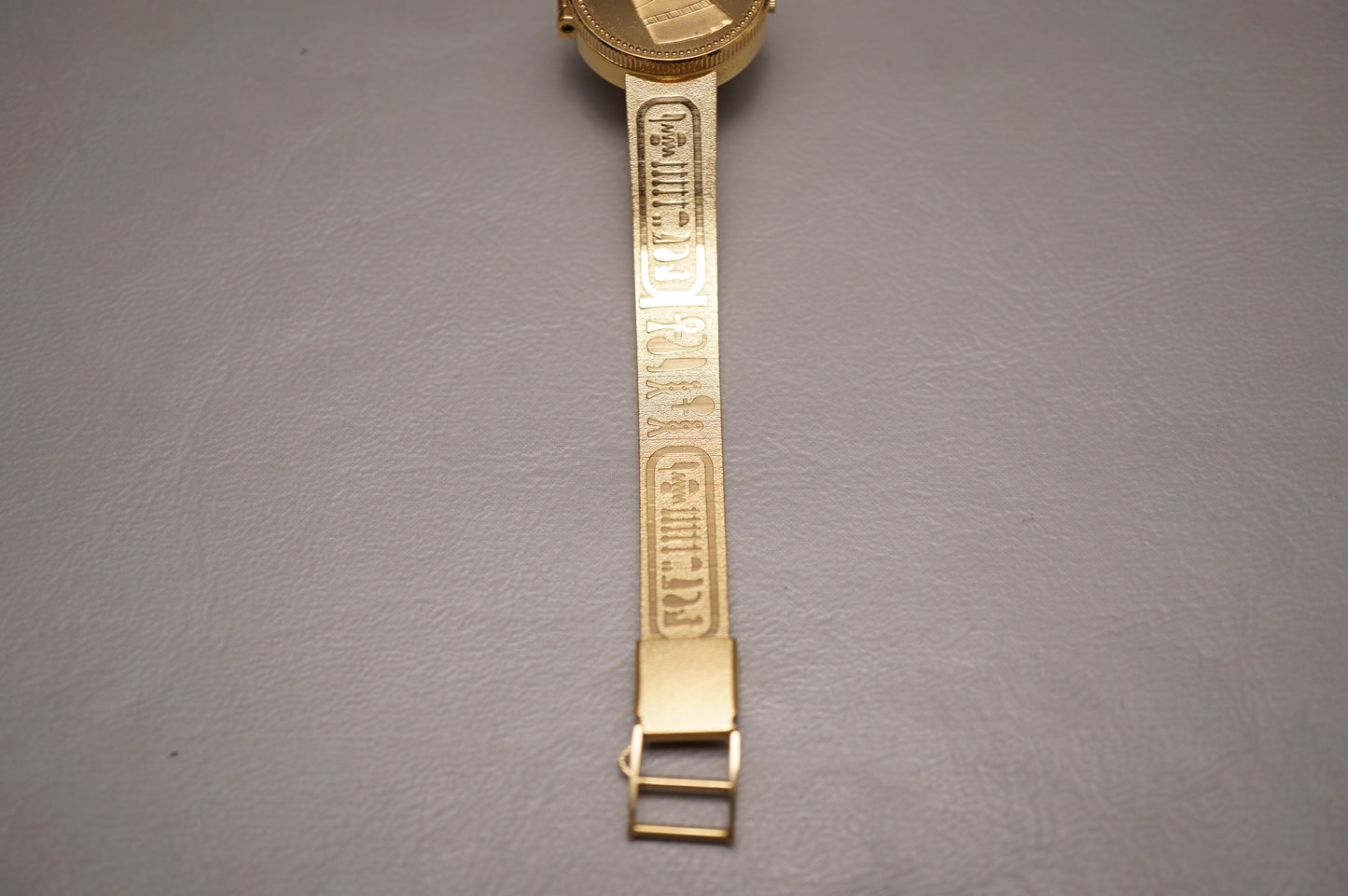 Vintage 1985 Seiko 1E20-0A20 Golden Nefertiti Bangle Ladies Quartz Watch