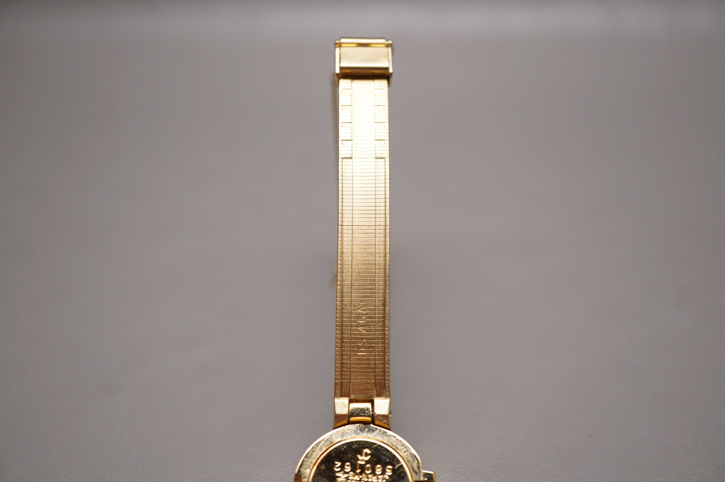 Vintage 1985 Seiko 1E20-0A20 Golden Nefertiti Bangle Ladies Quartz Watch
