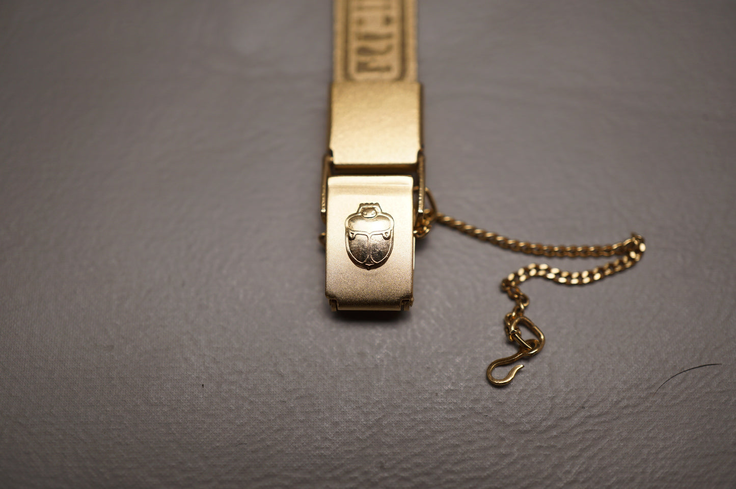 Vintage 1985 Seiko 1E20-0A20 Golden Nefertiti Bangle Ladies Quartz Watch