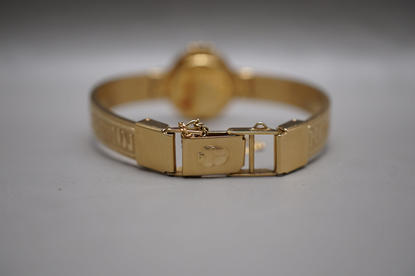 Vintage 1985 Seiko 1E20-0A20 Golden Nefertiti Bangle Ladies Quartz Watch