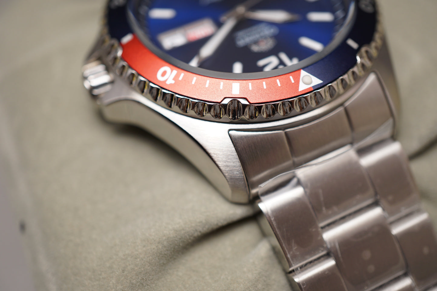 New Orient SAA02009D3 Pepsi Mako 200M Automatic Divers Watch