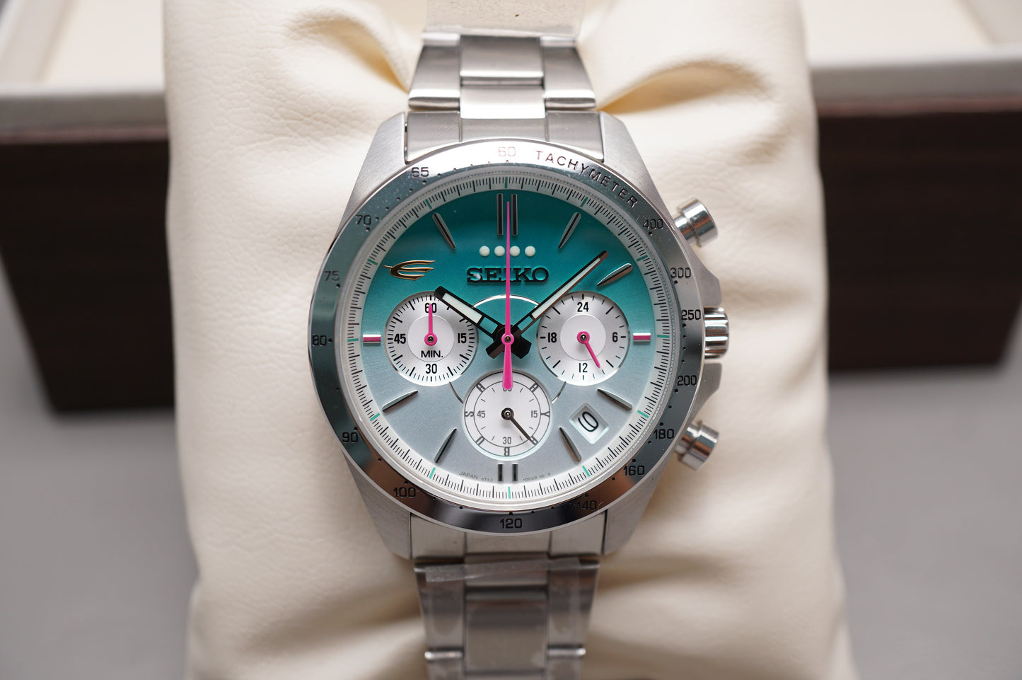 Unworn Seiko SZSJ008 8T63 E5 Hayabusa Bullet Train 10th Anniversary Quartz Watch