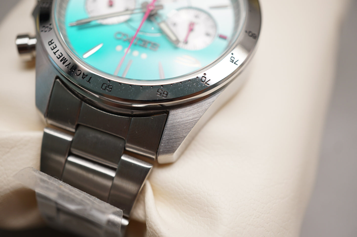 Unworn Seiko SZSJ008 8T63 E5 Hayabusa Bullet Train 10th Anniversary Quartz Watch