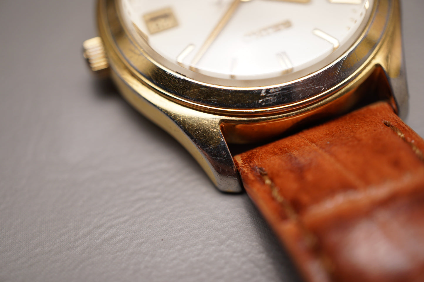 Vintage 1992 Seiko SCVK002 4S35 Gold Tone 36mm Date Automatic Watch
