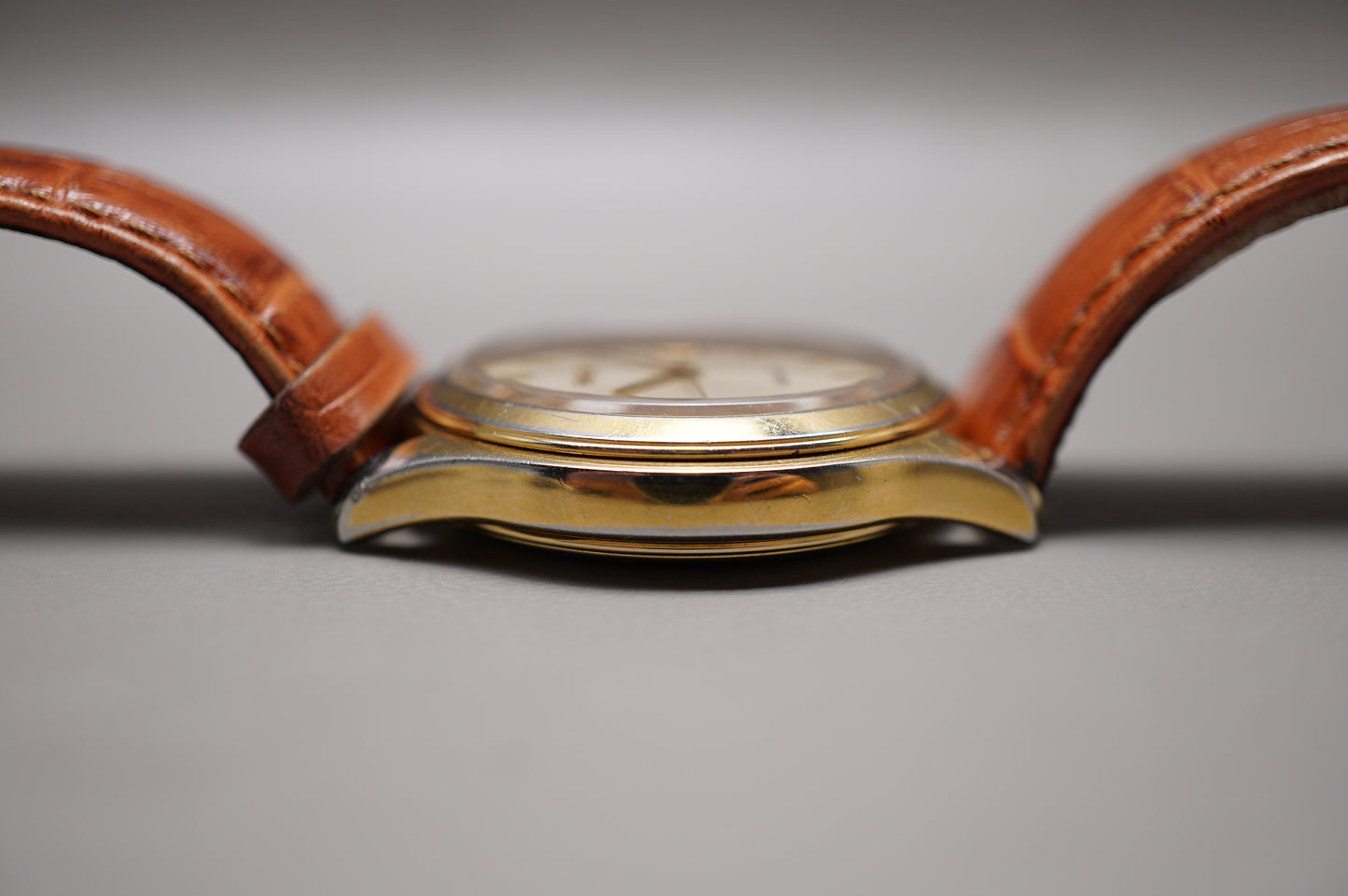 Vintage 1992 Seiko SCVK002 4S35 Gold Tone 36mm Date Automatic Watch