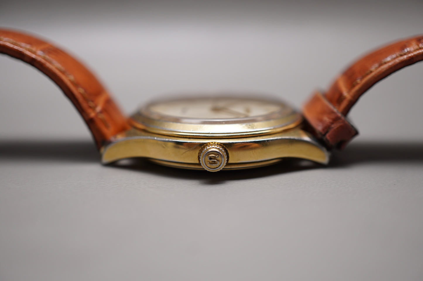 Vintage 1992 Seiko SCVK002 4S35 Gold Tone 36mm Date Automatic Watch