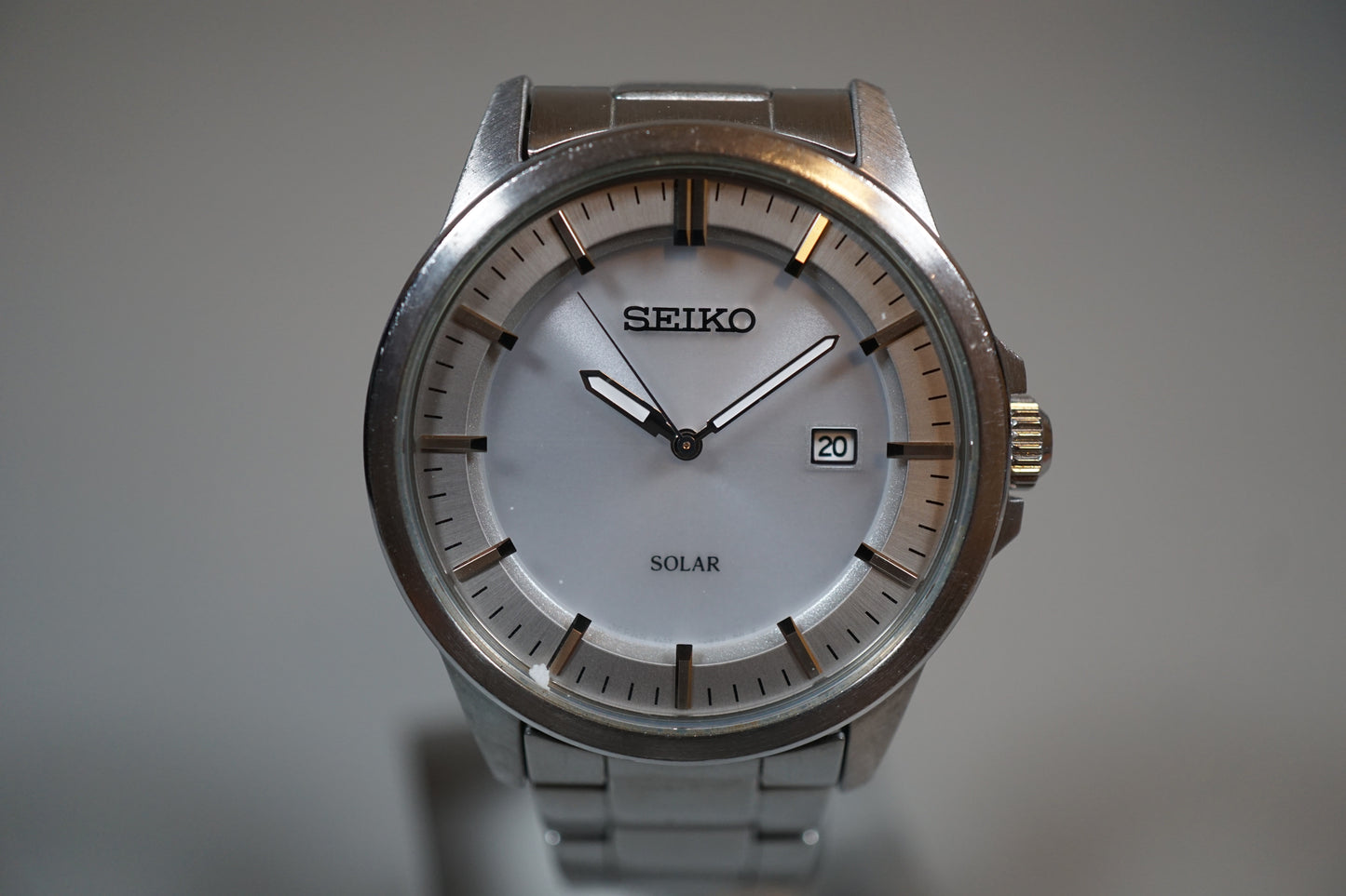 Seiko V147-0AF0 Silver Dial Solar Quartz Watch