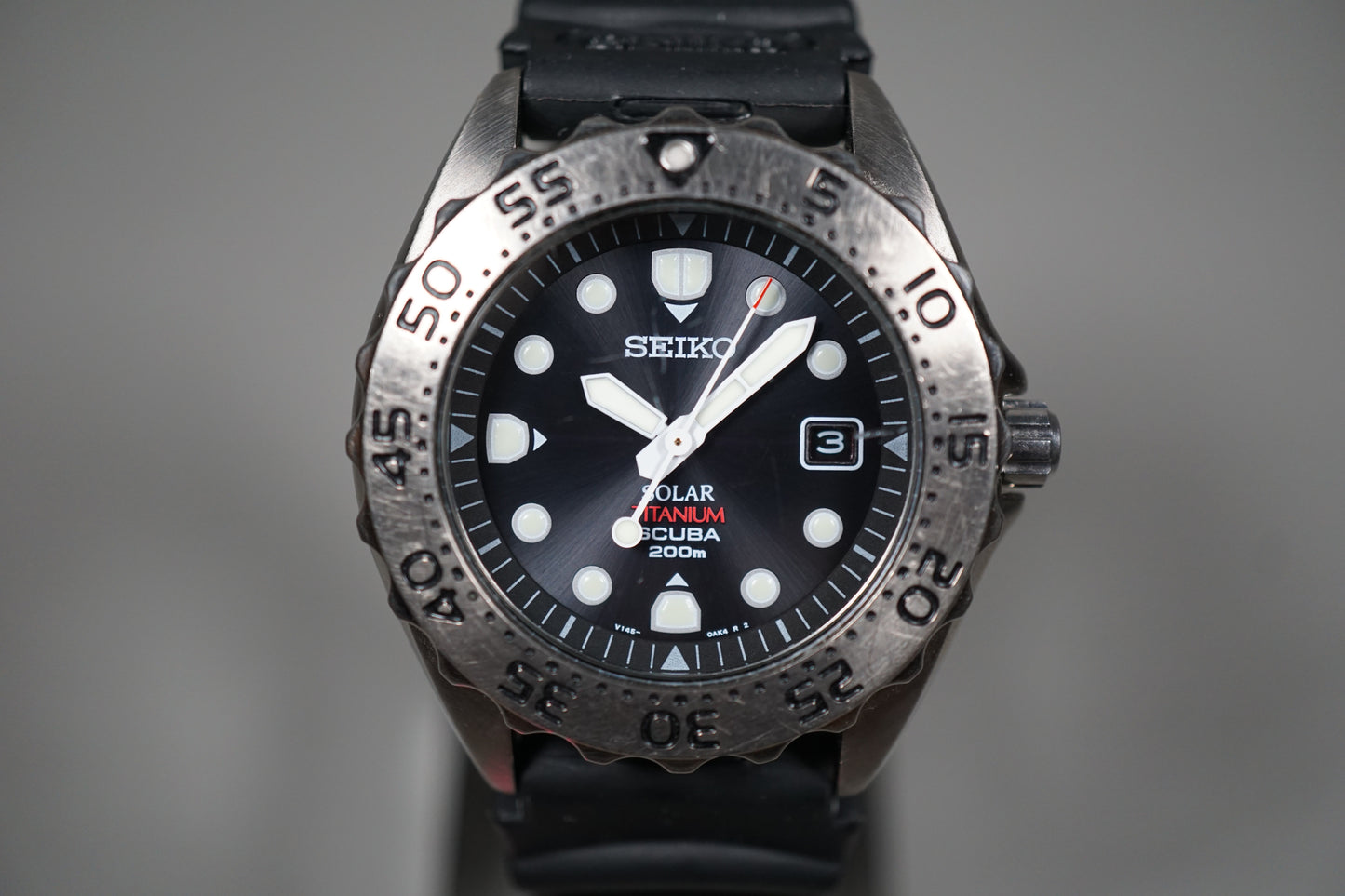 Seiko V147-0AG0 Black Dial Titanium Diver Solar Quartz Watch New Seiko Strap