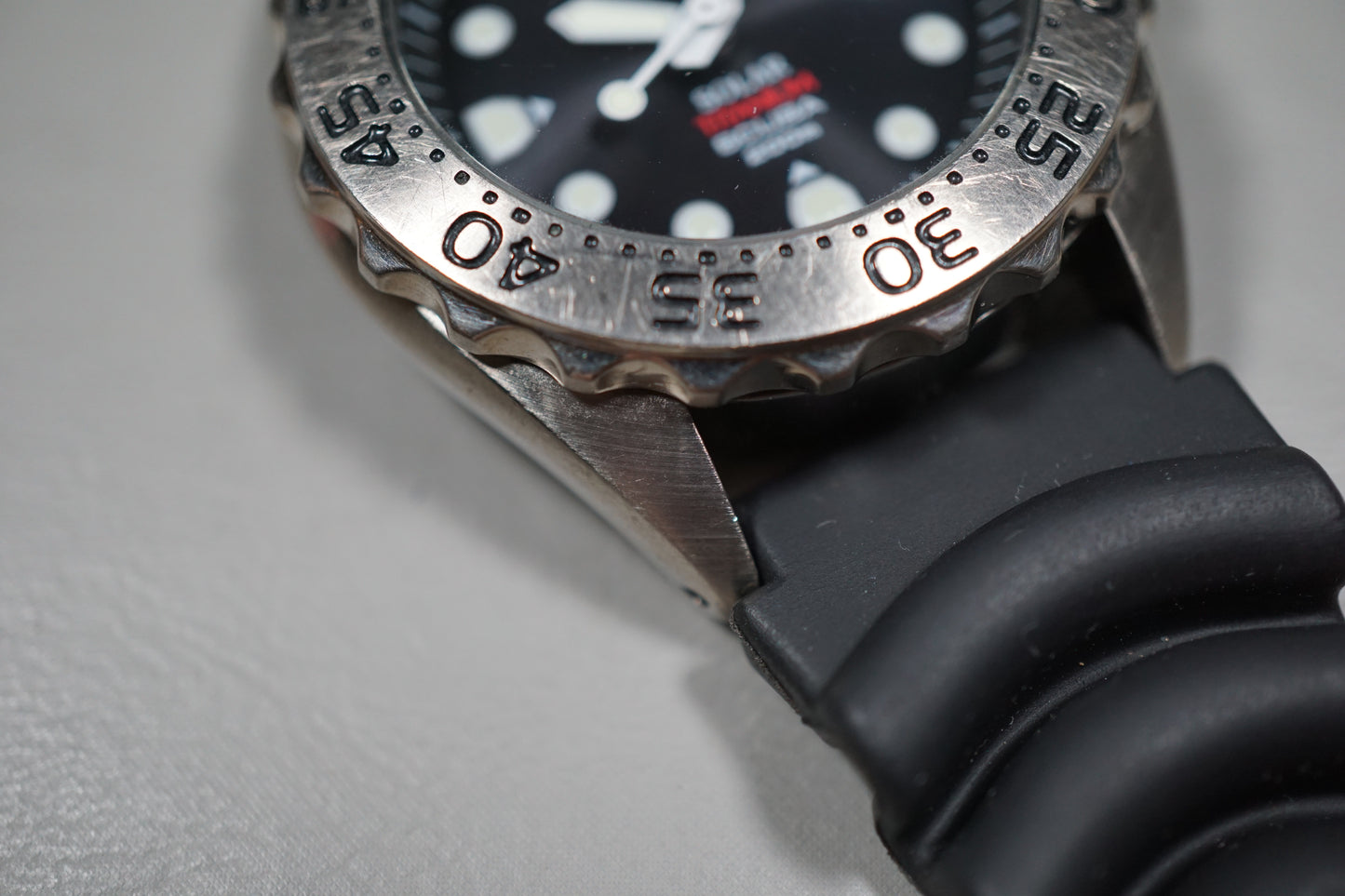 Seiko V147-0AG0 Black Dial Titanium Diver Solar Quartz Watch New Seiko Strap